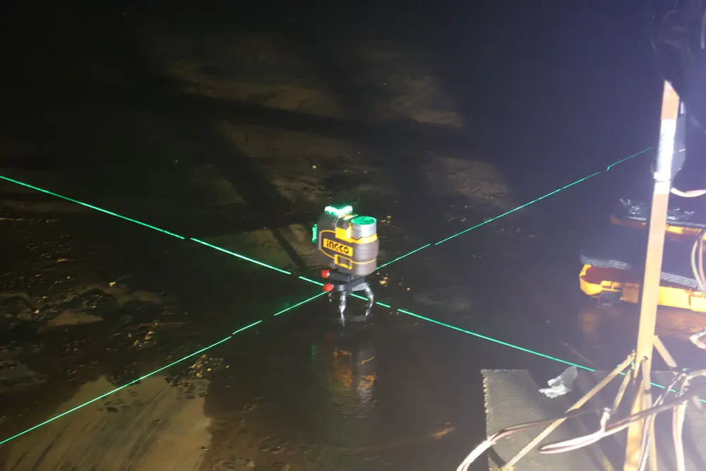 Barrido con láser escáner sobre el fondo de un tanque